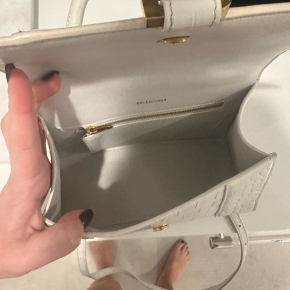 BALENCIAGA HOURGLASS SMALL HANDBAG CROCODILE WHITE W GOLD (dust bag too) - Picture 2 of 11